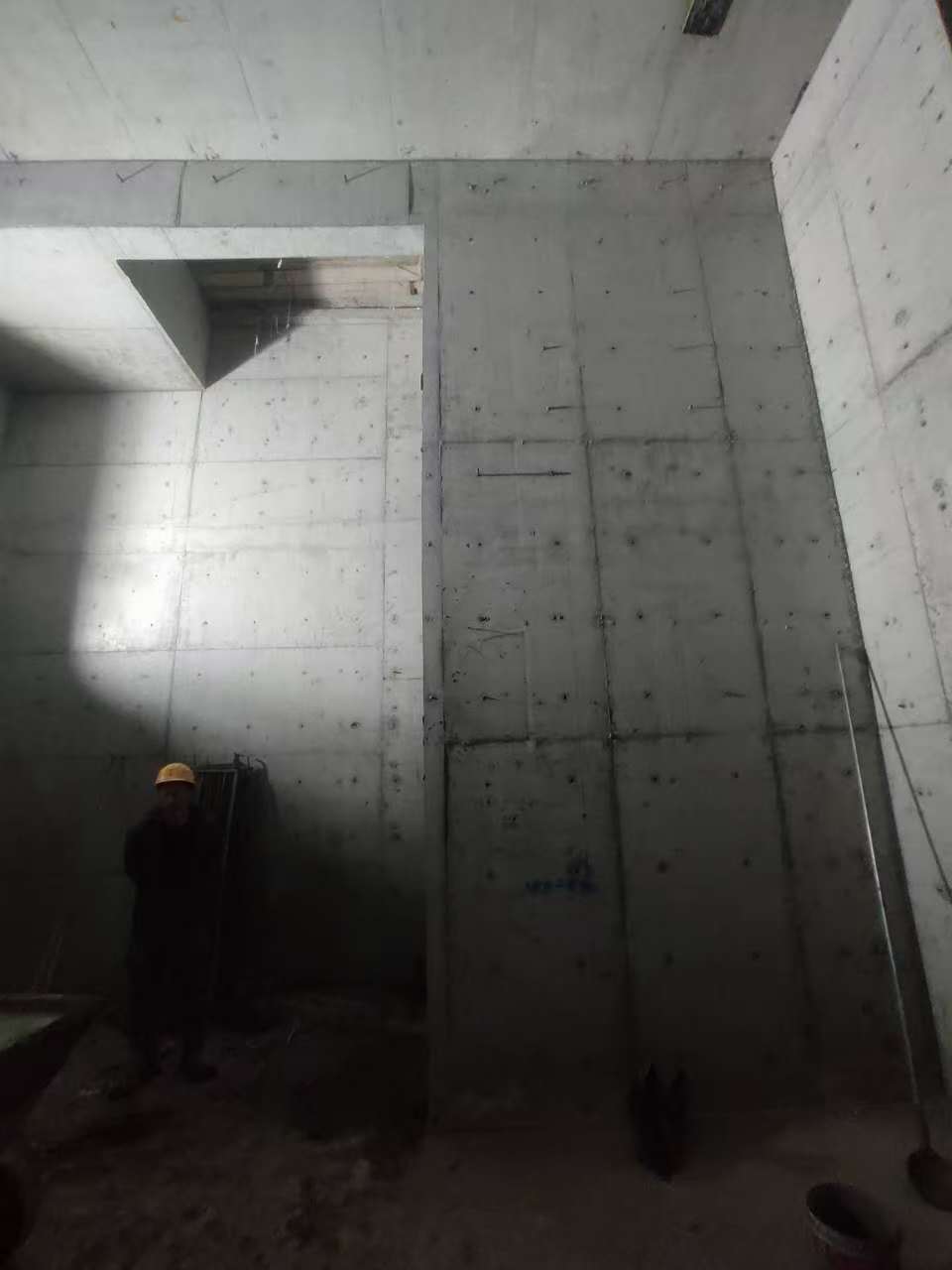 鹤壁墙上开槽钢筋断了有影响吗